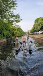 Excursão guiada de bicicleta aquática em Hamburgo nos canais de Alster